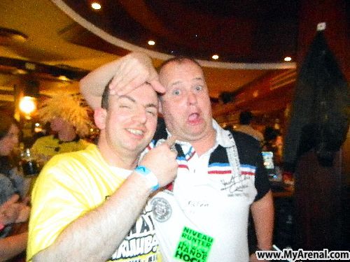 Mallorca Urlaubsbild - Emmi und DJ Düse im Bierkönig Malle Opening 2012