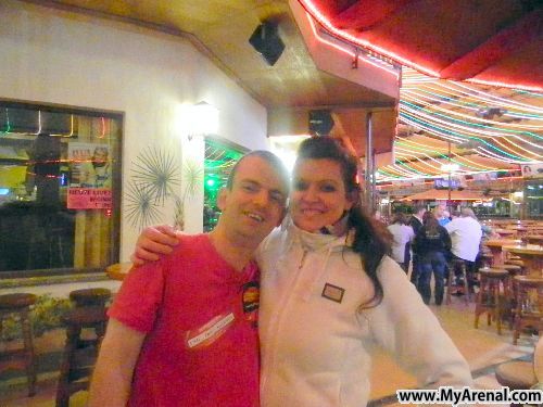 Mallorca Urlaubsbild - Emmi und Lisa im Bierkönig Opening 2012