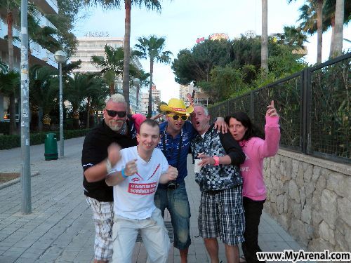 Mallorca Urlaubsbild - Malle Opening2012 mit 5 Freunden.