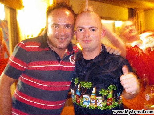 Mallorca Urlaubsbild - Tim Toupet und Emmi im Bierkönig