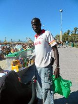 Mallorca, El Arenal - ein-haendler-neben-dem-strand-aus-malle-okt.-2012